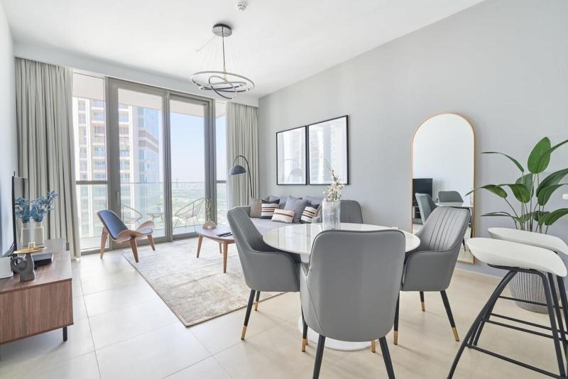 Silkhaus stylish Downtown 2BDR with pool & gym access in Downtown Views — отель с удобствами в Дубае