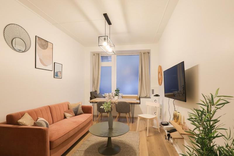 Appartement renove proche du Sacre Coeur 4P — комфортный отель в Париже