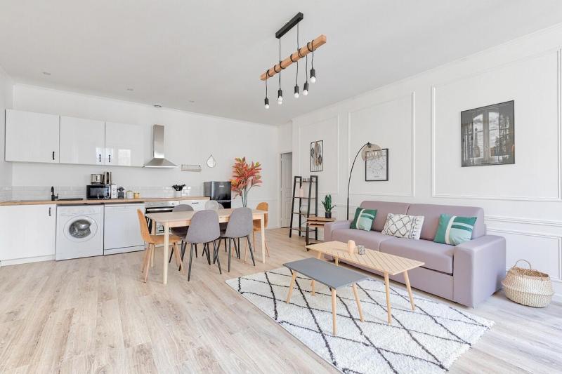 Superbe appartement Champs Elysees - 6P — отель с удобствами в Париже