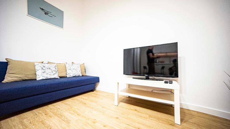 Spacious Apartment with 3 meter ceilings, Powisle, The Old Town — отель в Варшаве, Польша