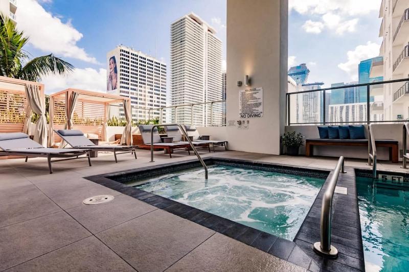 Modern Muse - Luxury Hotel Meets Miami Apartment — отель с удобствами в Майами