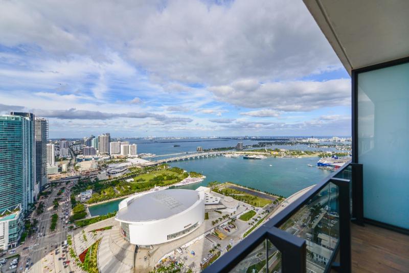 Цены на Stylish Studio with City View in Bayside в Майами