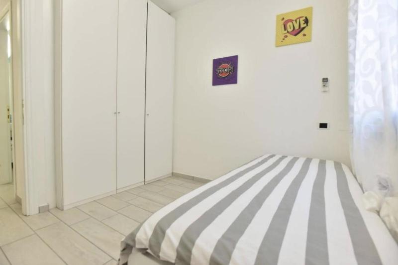 Villa di Lusso a Pula - Esclusiva con piscina e vista