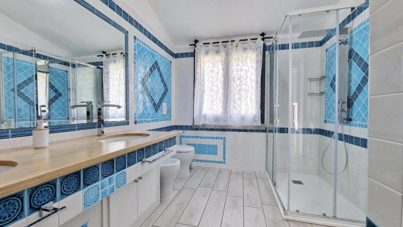 Villa di Lusso a Pula - Esclusiva con piscina e vista