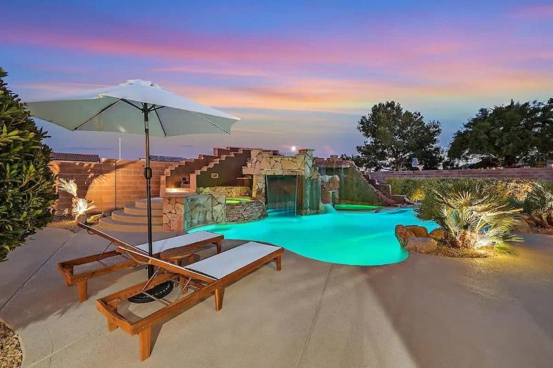 Lux 5BR Home w Pool, Hot Tub, Waterfall, RV Space — отзывы гостей и цены