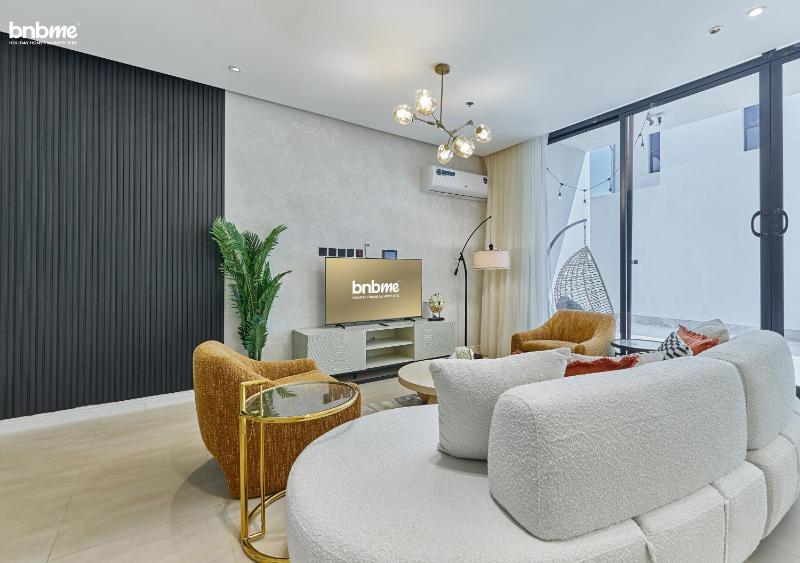 Bnbmehomes - Supreme Comfort with Cinema & Maid Room - B04 — забронировать отель в Рияде