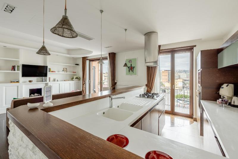 Scaramantico Apartment — отель с удобствами в Неаполе