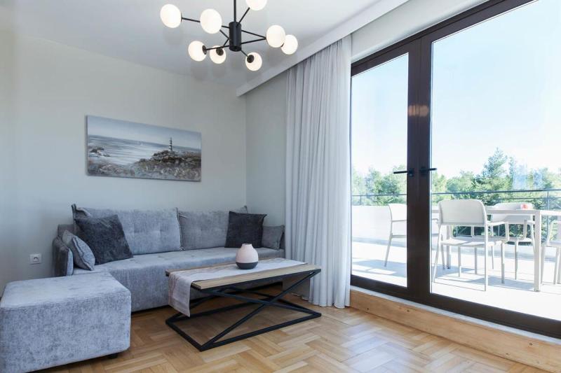 Marousi Modern Green Oasis Apt w Amazing Balcony — забронировать отель в Афины