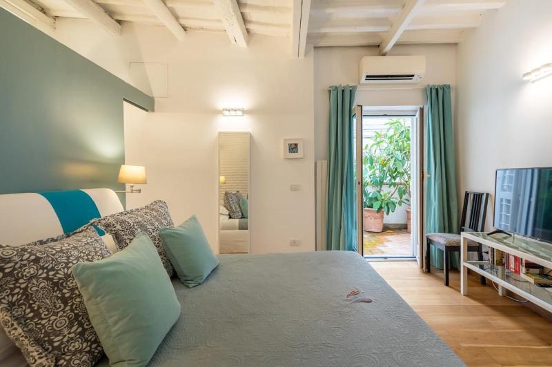 Цены на Trastevere Lovely Apartment в Риме