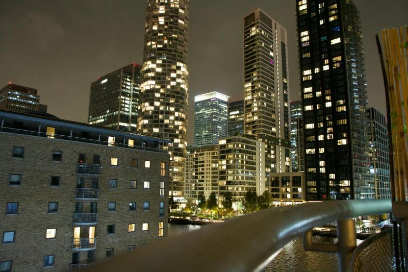 Meridian Stays Canary Wharf Near O2 Arena — отель с удобствами в Лондоне