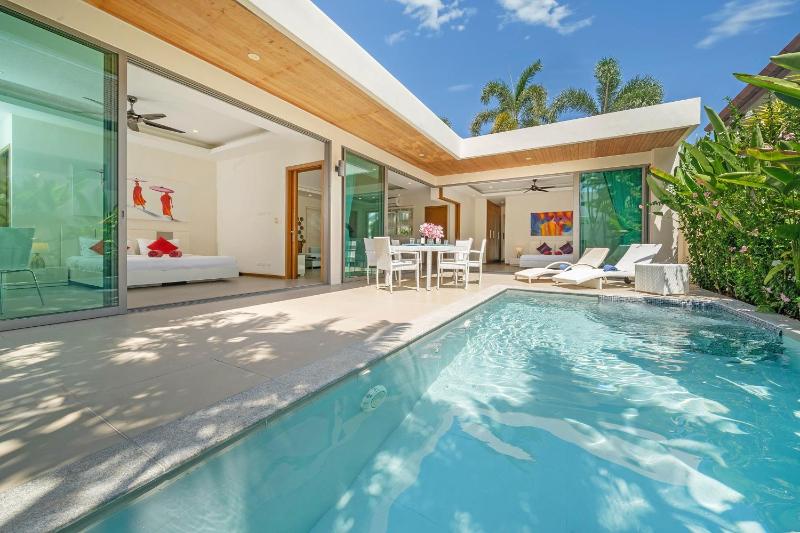 Tropical 2BR Pool Villa Kate, Gated Residence, near Rawai and NaiHarn Beach — отель с удобствами в Пхукете