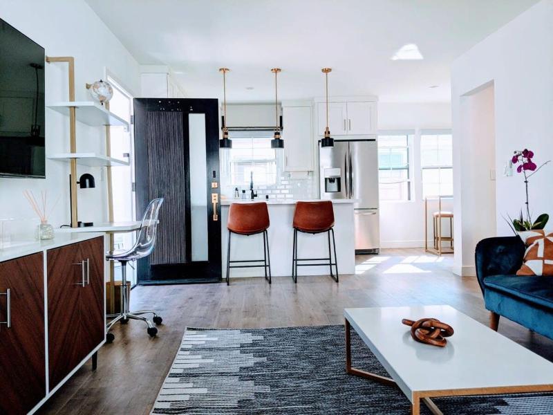Downtown Culver City New Designer Lux 1 Bedroom — забронировать отель в Лос-Анджелесе