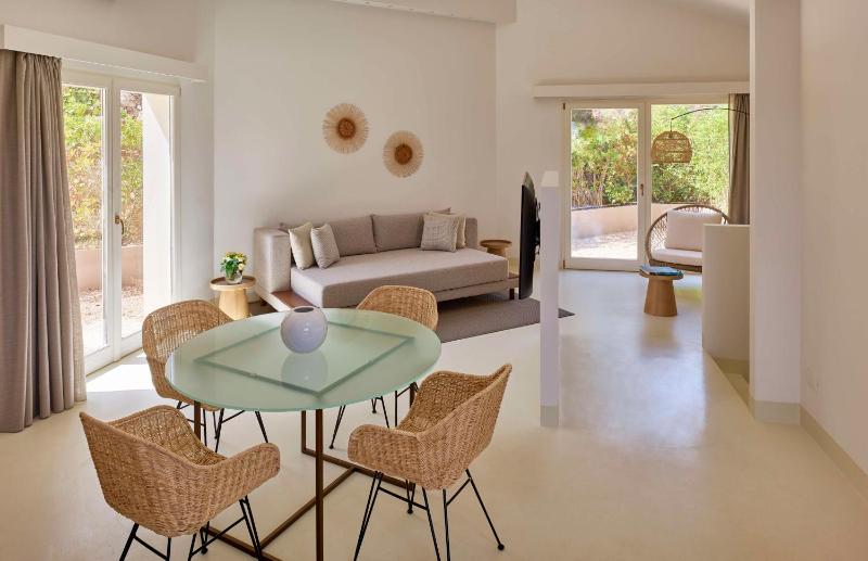 Baia Di Chia Resort - Lussuoso hotel 5 stelle sul mare