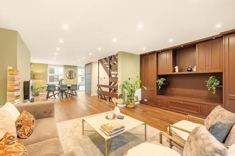 Цены на Luxurious & Spacious Townhouse в Лондоне