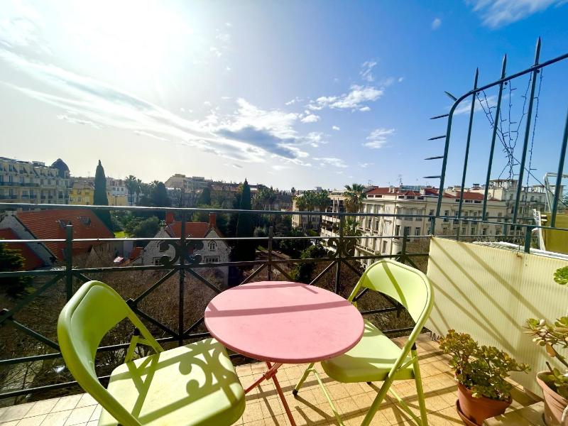 Aparthotel Riviera - Grimaldi AC - Promenade des Anglais - BALCON VICTOR HUGO 2 — забронировать отель в Николь