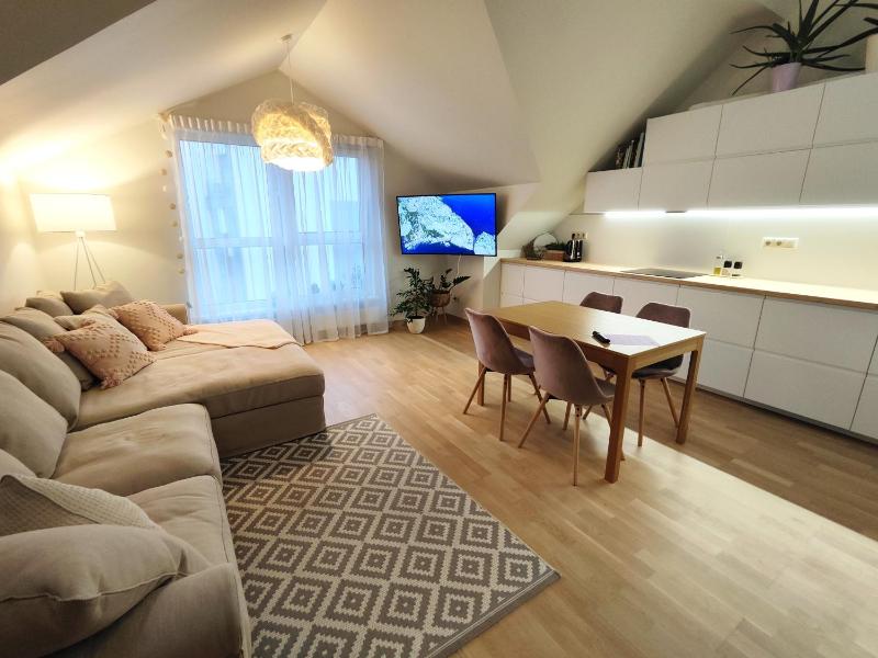 Wide & Light Apartment - Self check in — отель с удобным расположением в риге