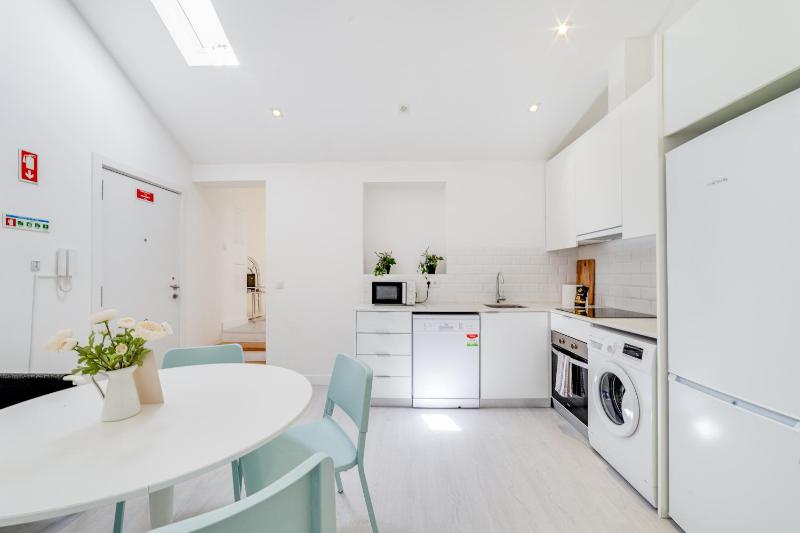 Alcantara Charm 3BR Apartments — отель в Лиссабоне, Португалия