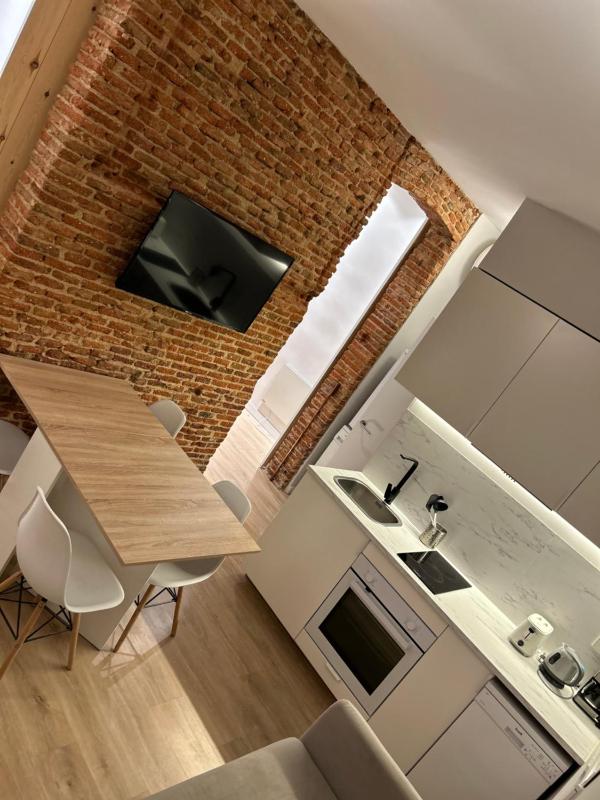 Cozy apartment in Cuatro Caminos area — комфортный отель в Мадриде