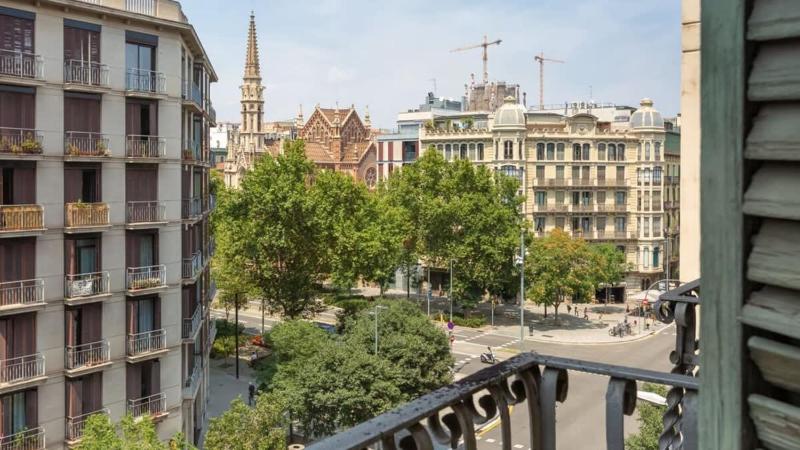 Paseo St Joan classic 4BD for 10 guests — отель с удобным расположением в Барселоне