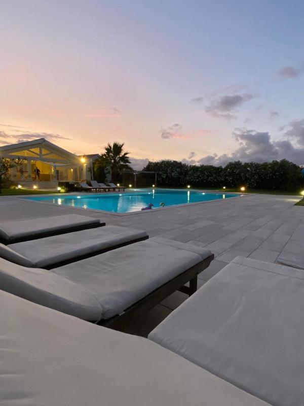 Villa Bianca ad Arzachena - Lussuosa villa con piscina