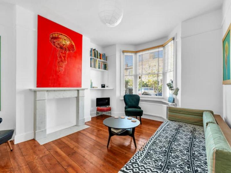 Pass the Keys Charming Victorian 2 Bed House with Artistic Flair in Acton Ideal for Families and Groups Excellent Transport Links — отзывы гостей и цены