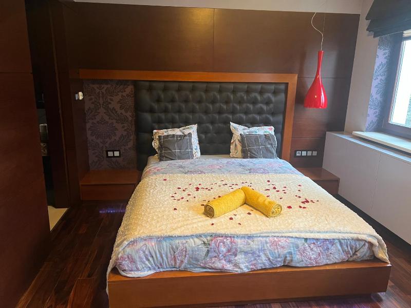 Цены на Entire Lux Flat Next to Metro в Варшаве