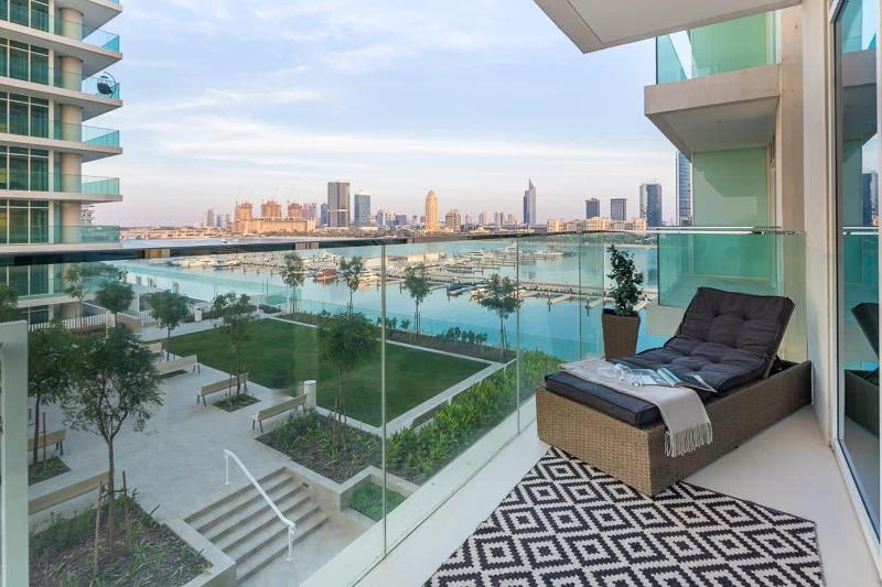 Frank Porter - Sunrise Bay at EMAAR Beachfront — комфортный отель в Дубае