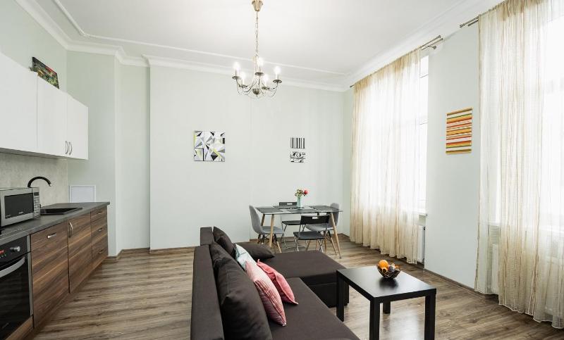Art Deco One-Bedroom Suite in Library House with Free 5G WiFi — отель с удобствами в риге