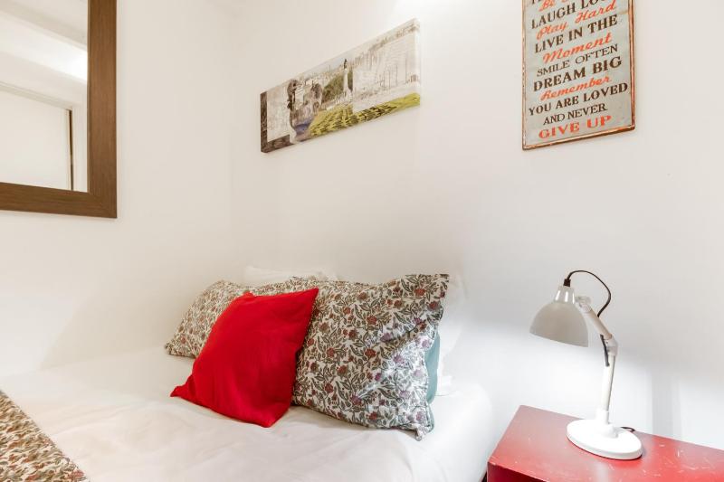 024 B - Cosy Retreat in Madragoa -Lisbon — отель в Лиссабоне, Португалия