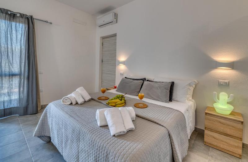 IzzHome Cozy Sunflowers a Pula - Luminosa casa vacanze