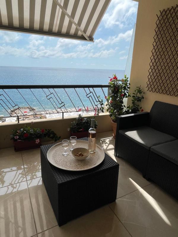 Цены на Magnifique appartement avec vue sur mer в Николь