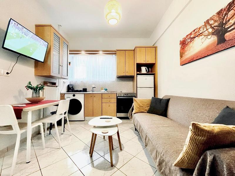 Modern & Quiet 4th Floor Flat - 3' from Metro — забронировать отель в Афины