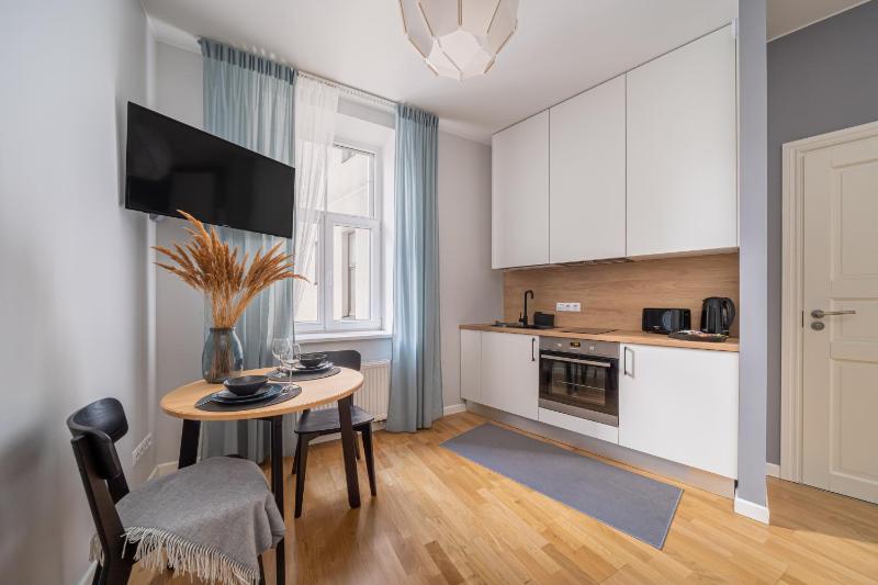 NEW! Quiet studio with elevator, walk to Old Town 9 min — отель с удобным расположением в риге