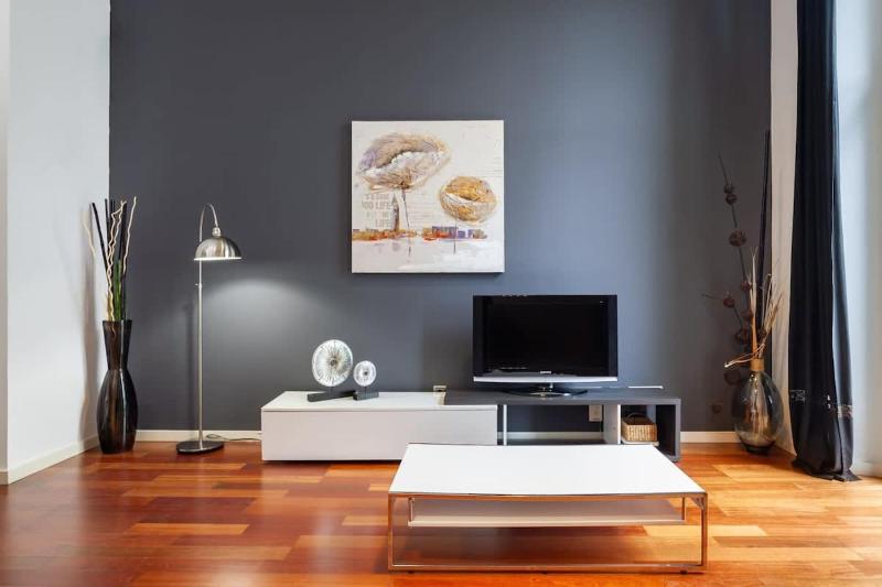 Placa Catalunya Incredible 3bedroom Duplex with Balcony — забронировать отель в Барселоне