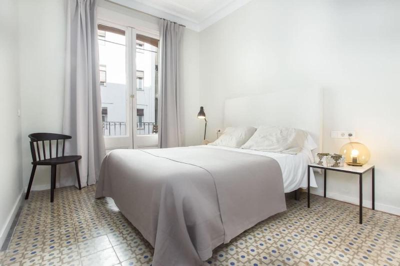 4bedroom apartment with a balcony in Las Ramblas 1 2 — отель с удобствами в Барселоне