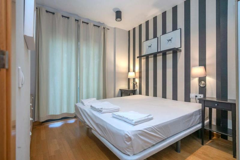 Modern and bright apartment in Eixample 2-1 — комфортный отель в Барселоне