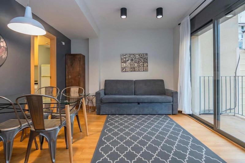 2 bedroom with balcony in Eixample 1-1 — забронировать отель в Барселоне