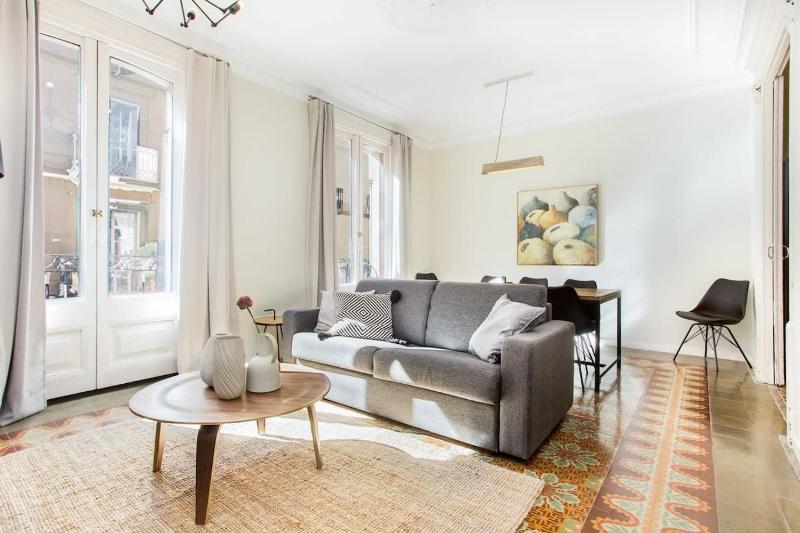 4 bedroom apartment with a balcony in Las Ramblas 2 2 — отель в Барселоне, Испания