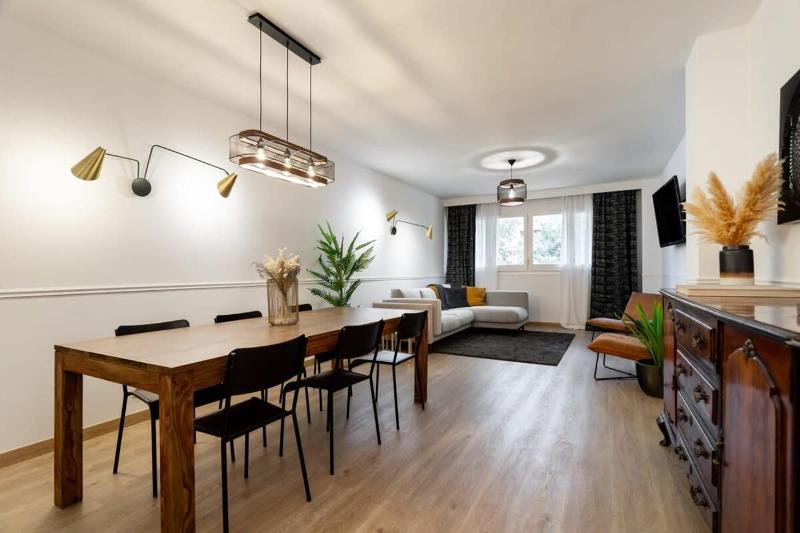 Exclusive Huge 4 Double Bedroom City Center — забронировать отель в Барселоне