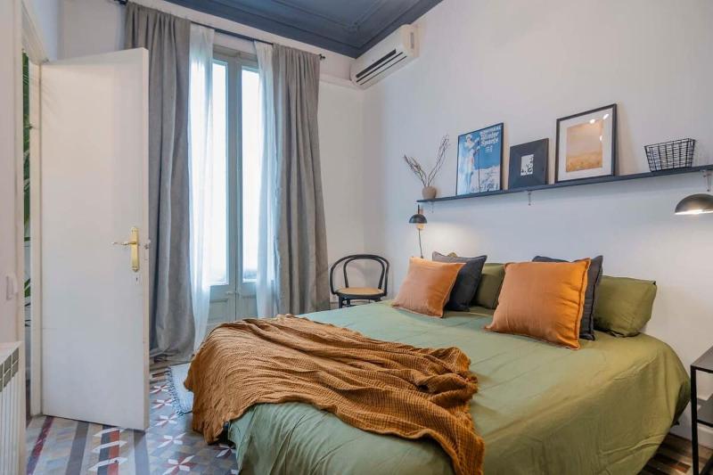 Elegant 4 bedrooms 3 bathrooms Catalan home — отель с удобствами в Барселоне