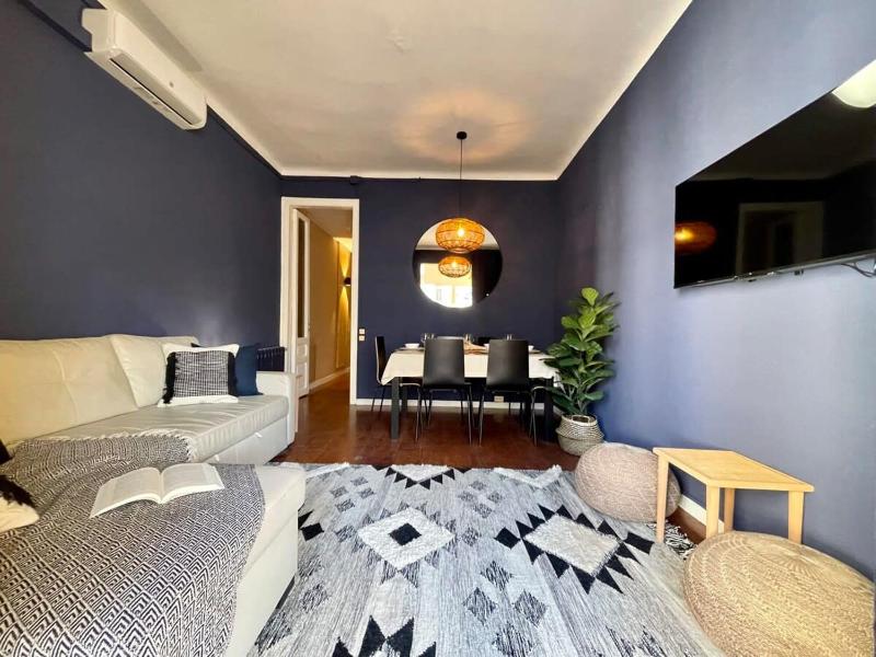 Renovated 4BD in Sagrada Familia! — забронировать отель в Барселоне