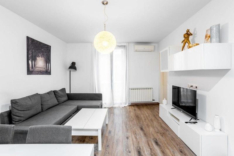 Paseo de Gracia Modern and cozy 3BD - 2BTh — забронировать отель в Барселоне