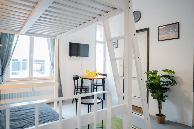 Цены на Shabby Chic plus Self CheckIn plus Free Street Parking в Берлине