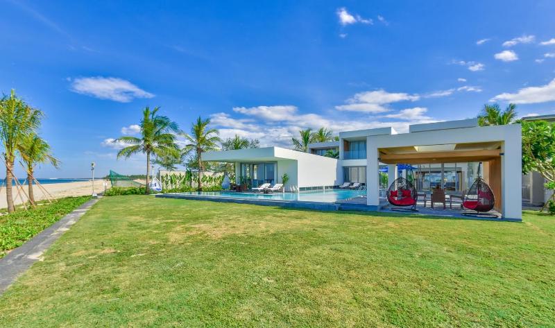 Цены на The Ocean Villa Beach Da Nang By Abogo в Дананге