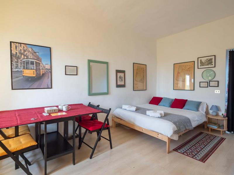 Xenia Apartments - Luminous Studio at Navigli Tram Theme — отель с удобным расположением в Милане