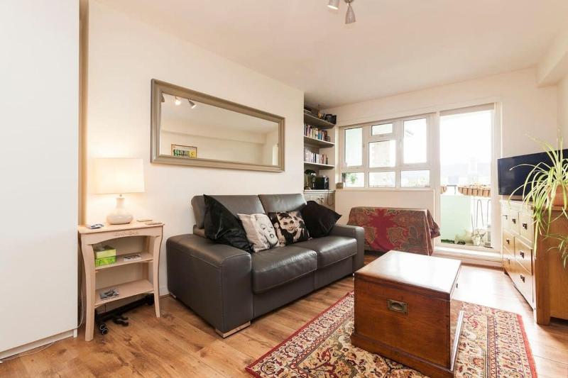 Central Camden Flat With Terrace For 4 People — забронировать отель в Лондоне