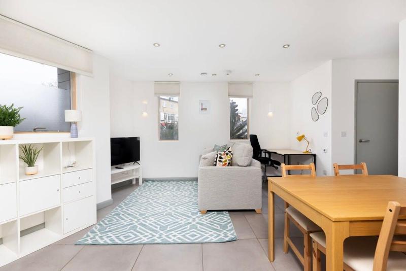 Chic ECO 1BR flat a Wandsworth haven — отель в Лондоне, Соединенное Королевство