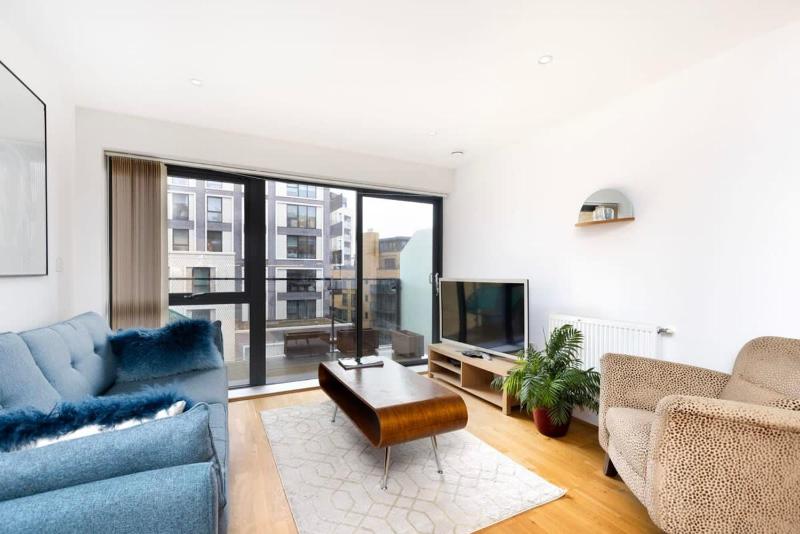 Modern and Cozy 2BR London Flat — отель в Лондоне, Соединенное Королевство