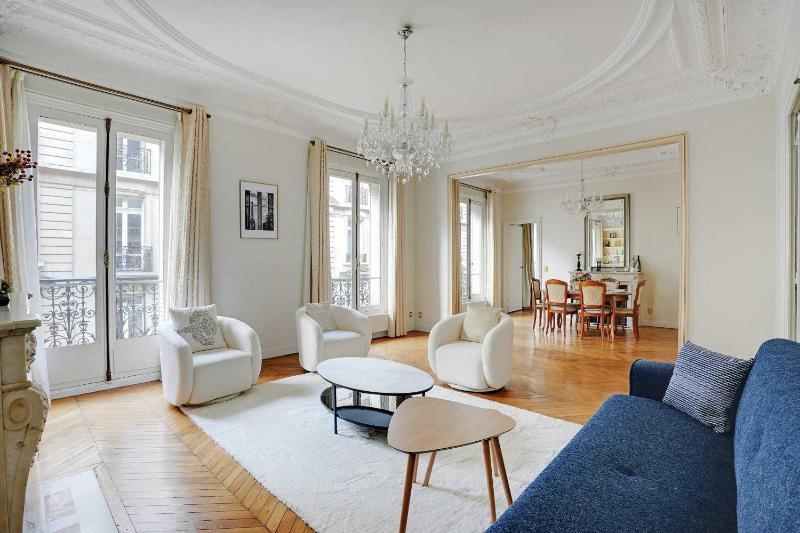 Splendid spacious apartment - Trocadero — забронировать отель в Париже