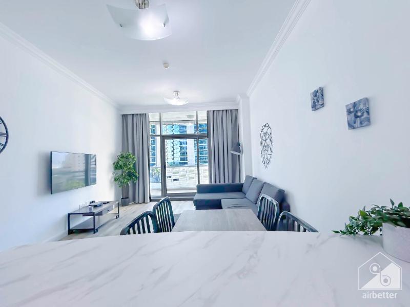 Цены на Stunning Apartment with balcony Dubai Marina в Дубае